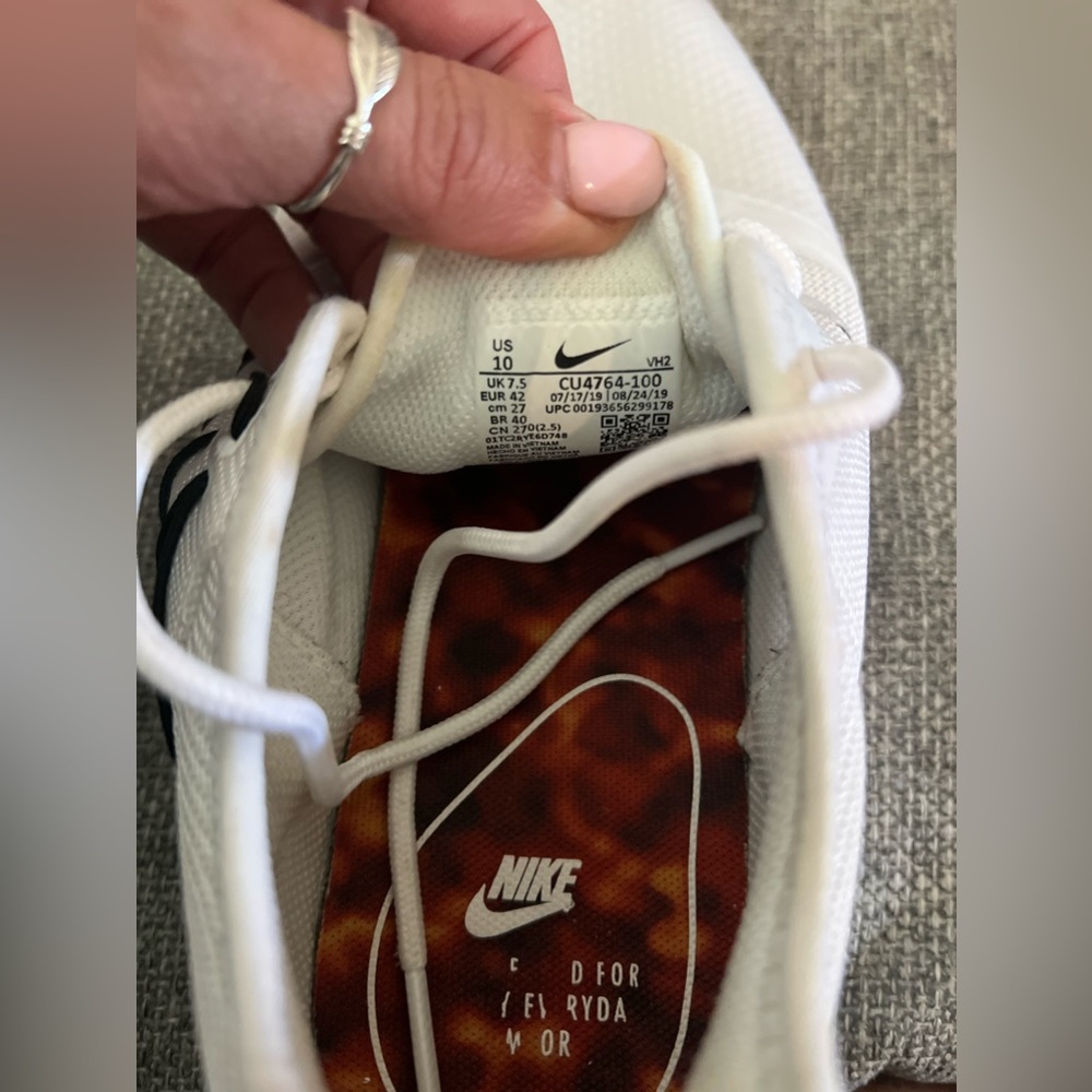 Nike Running Shoe - Picture 2 of 4